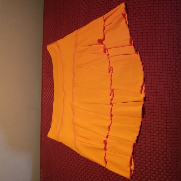 Neuf Avec étiquettes – Jupe- Short Bermuda Sands, Taille XL, UPF50+, Motifs Fleuris, Golf